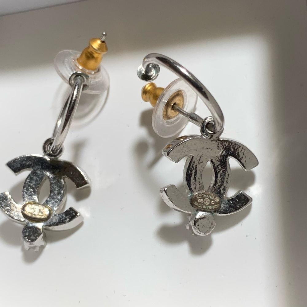 Chanel CC earrings 💯 Authentic - Picture 3 of 3